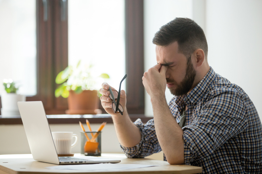 Dolor de cabeza y ojos, ¿a qué se debe?